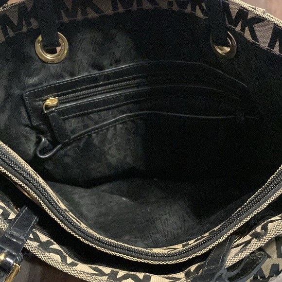 Michael Kors Handbag - Picture 8 of 9